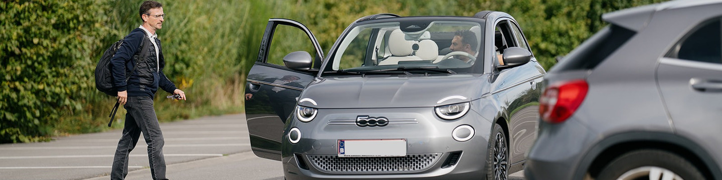 Groupe de covoitureurs en voiture