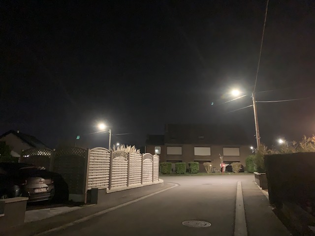 Vue depuis la voie publique.